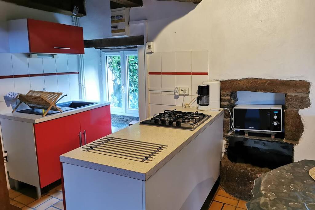 Petite Maison Dans Les Monts D'Arree Ty Coz Commana المظهر الخارجي الصورة